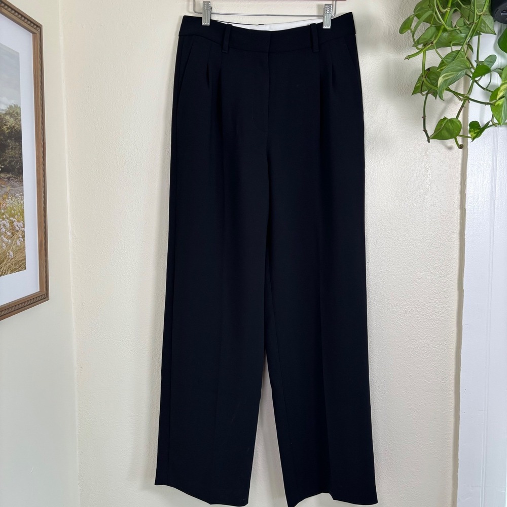 Aritzia The Effortless High Rise Pleated Wide Leg Trouser Dress Pants size 8